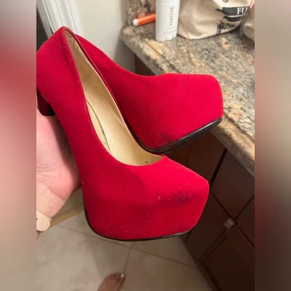 Red High Heels - Picture 6 of 9